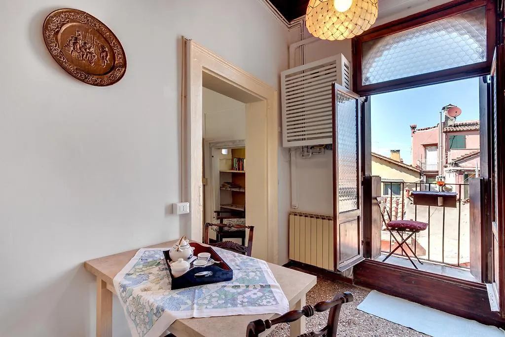 Ca' Badoer West Studio Venice Apartment